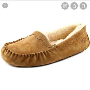 UGG SCALLOPED MOCCASINS